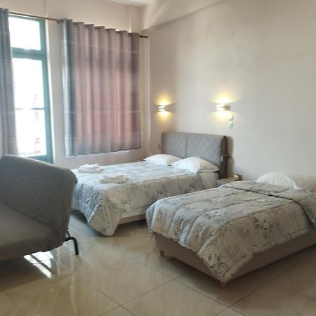 Στούντιο Στη Στοά Βαρβουτσή #1 Appartement Kalamáta Buitenkant foto